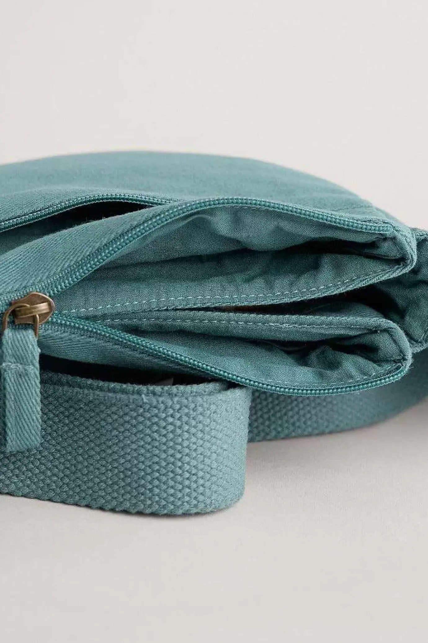 Seasalt Cornwall Carwinion Zip Up Cross Body Bag<Women Bags